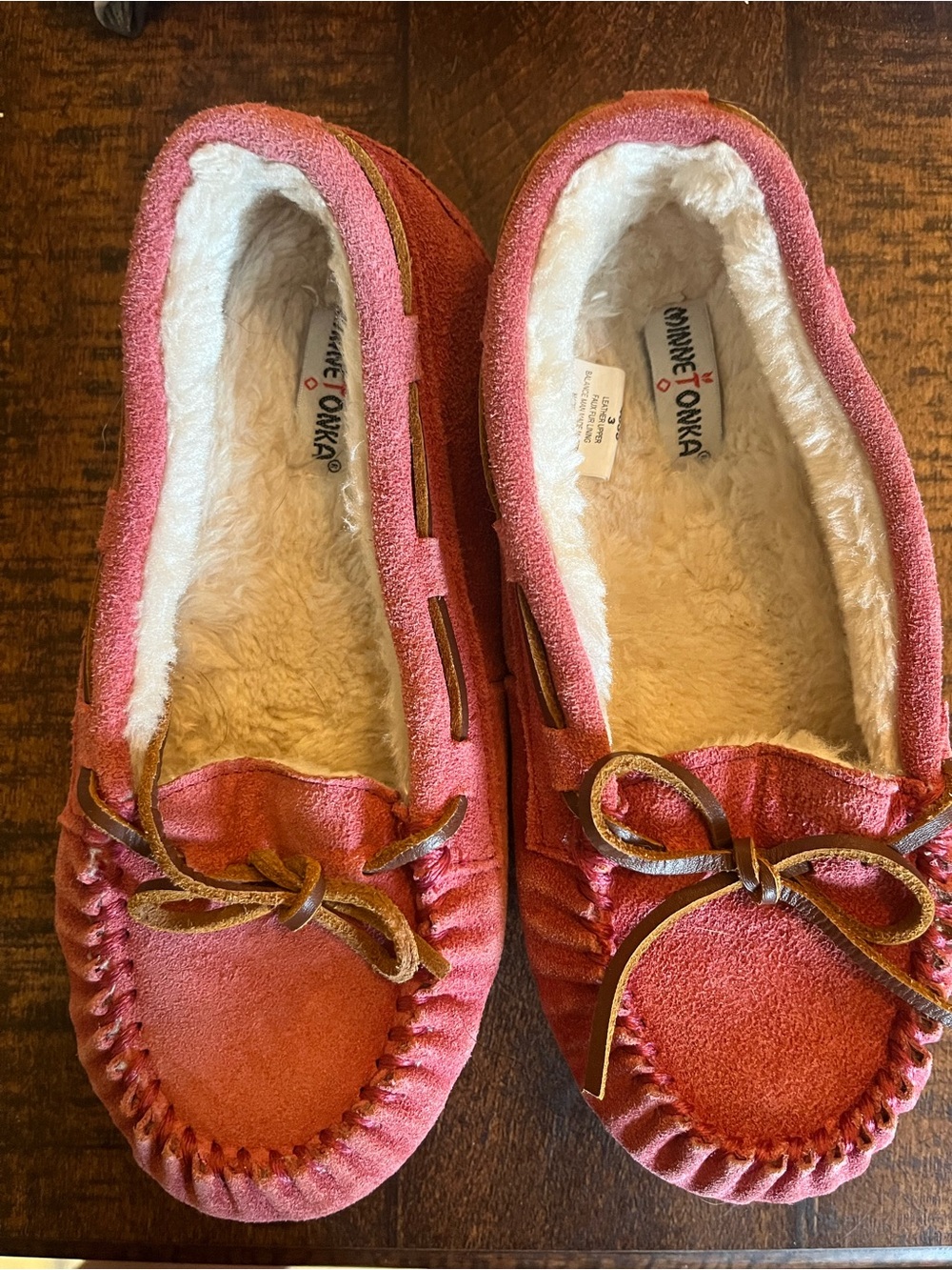 Youth Minnetonka rose color leather moccasins slippers shoes 3